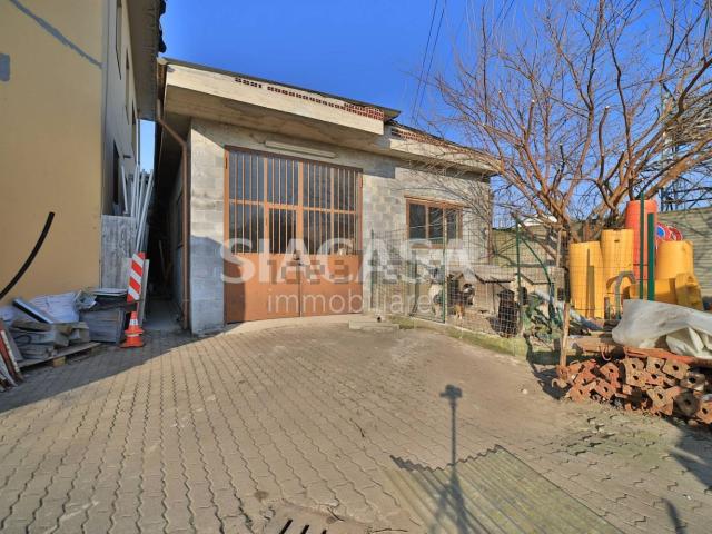 Capannone in affitto di 119 m²