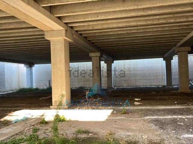 Capannone in affitto di 1200 m²
