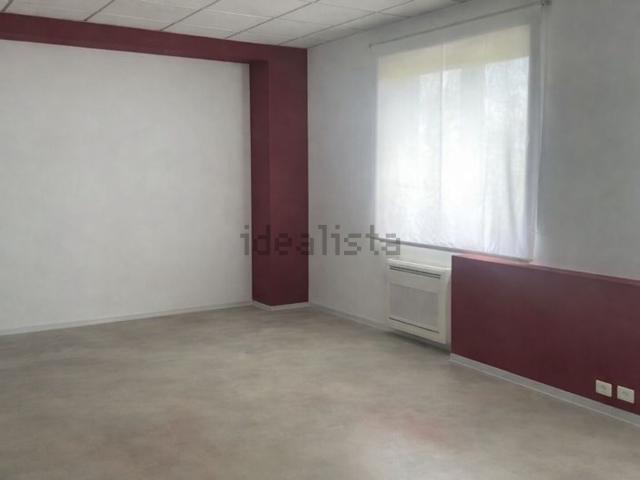 Capannone in affitto di 1200 m²