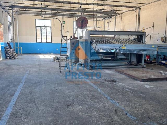 Capannone in affitto di 1200 m²