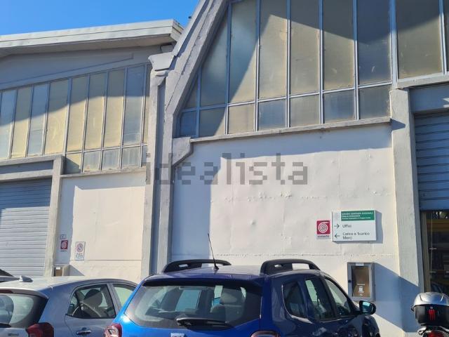 Capannone in affitto di 1200 m²