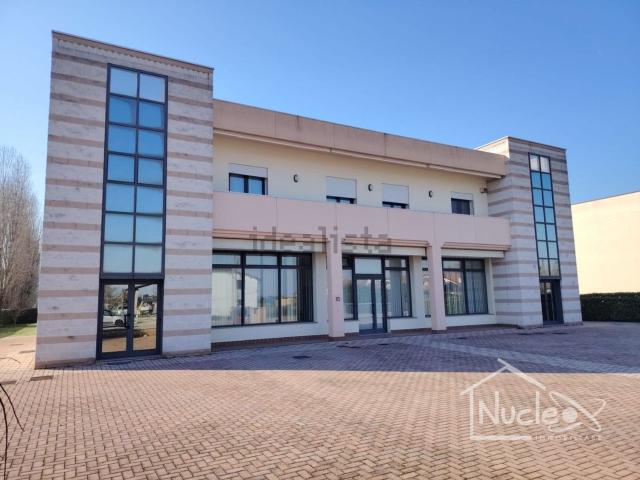 Capannone in affitto di 1200 m² in Via Fornace