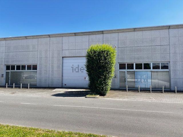 Capannone in affitto di 1200 m² in Via Giacomo Peroni, 20