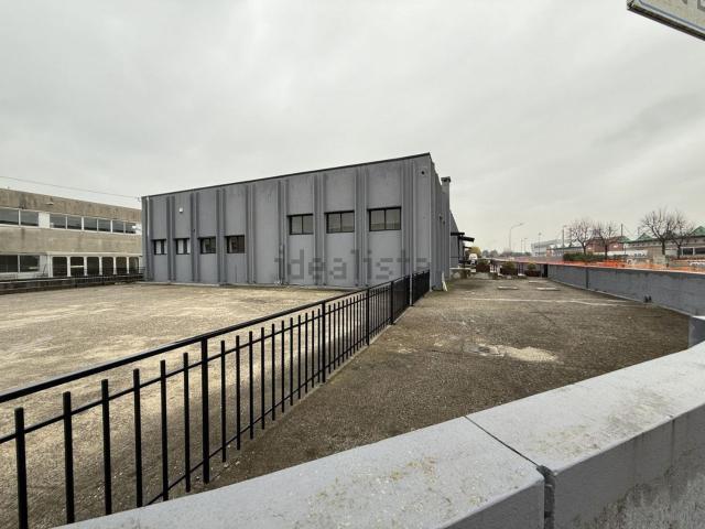 Capannone in affitto di 1200 m² in Via San Marco
