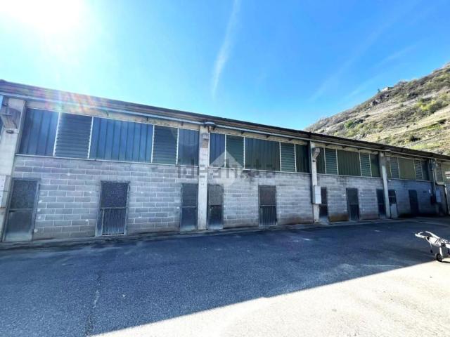 Capannone in affitto di 1200 m² in Via Valtellina, 5