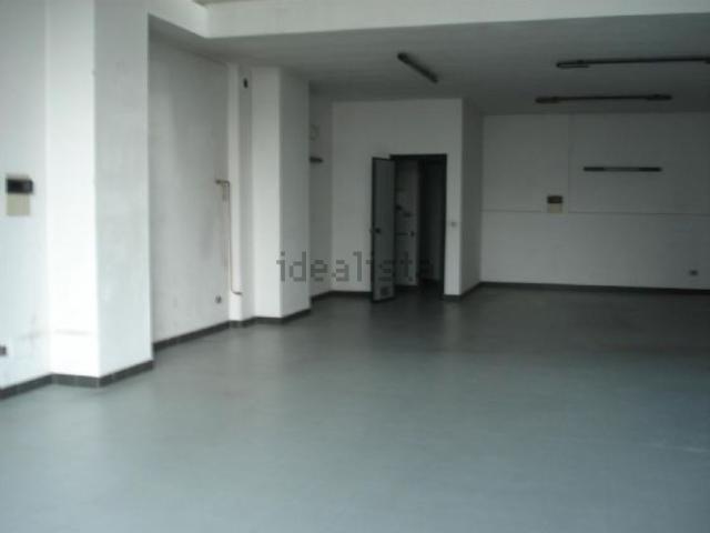 Capannone in affitto di 120 m²