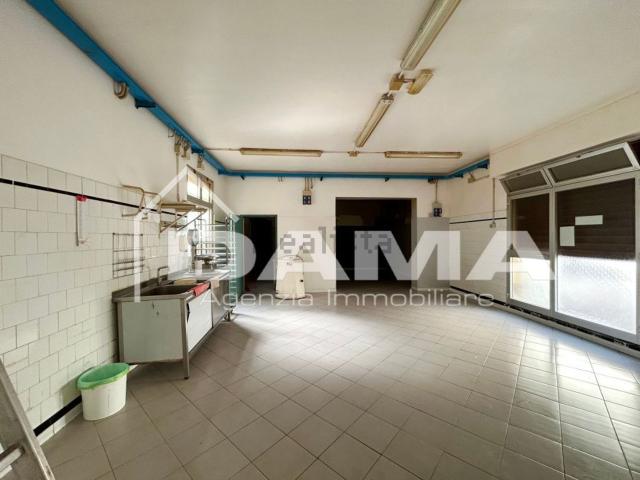 Capannone in affitto di 120 m²