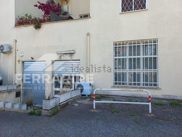 Capannone in affitto di 120 m² in Via dei Gonzaga, 140