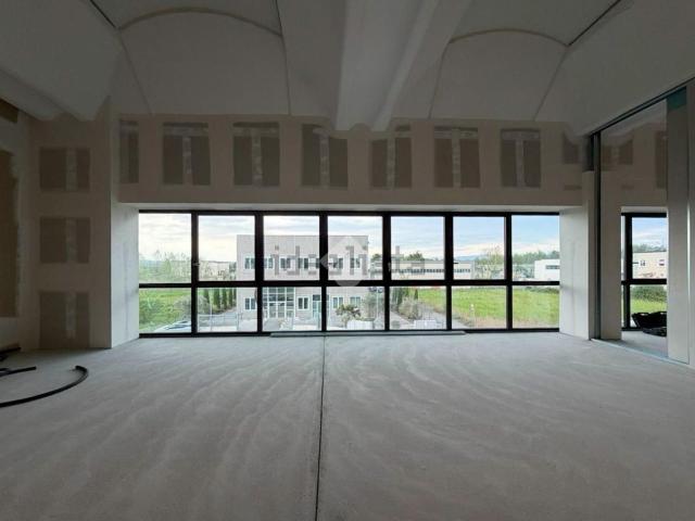 Capannone in affitto di 120 m² in Via Enrico Fermi, 96