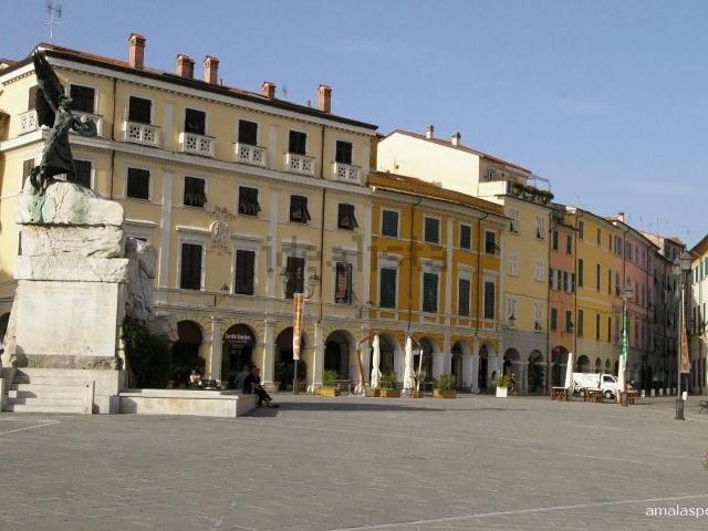 Capannone in affitto di 120 m² in Via Ippolito Landinelli, 77