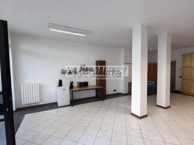 Capannone in affitto di 120 m² in Via Rogoredo, 21
