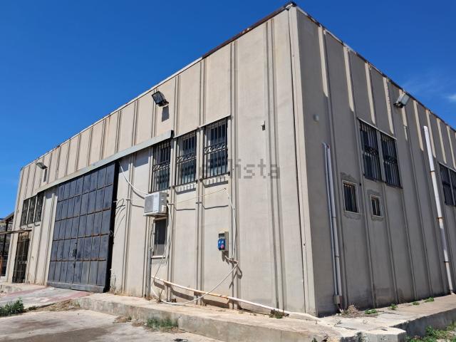 Capannone in affitto di 120 m² in Contrada Spalla