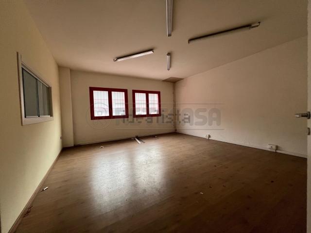 Capannone in affitto di 1210 m²