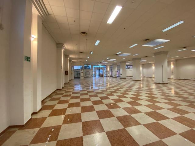 Capannone in affitto di 1220 m² in Via Sant&apos Andrea, 23