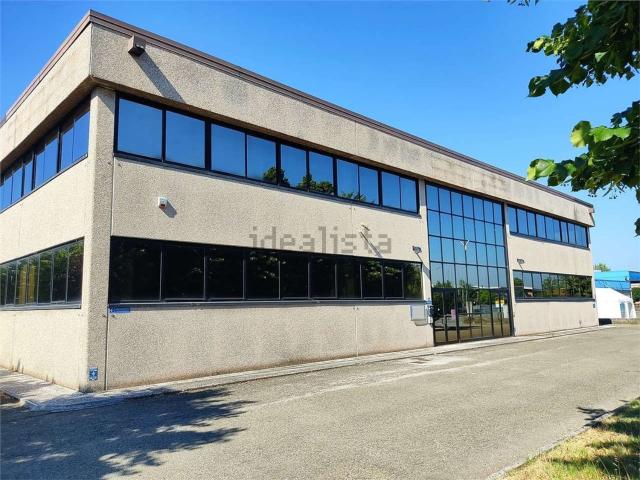 Capannone in affitto di 1230 m² in Via Nuova Ponente, 27