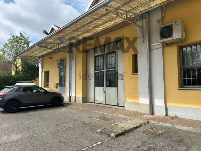Capannone in affitto di 124 m² in Via L. Riva, 10