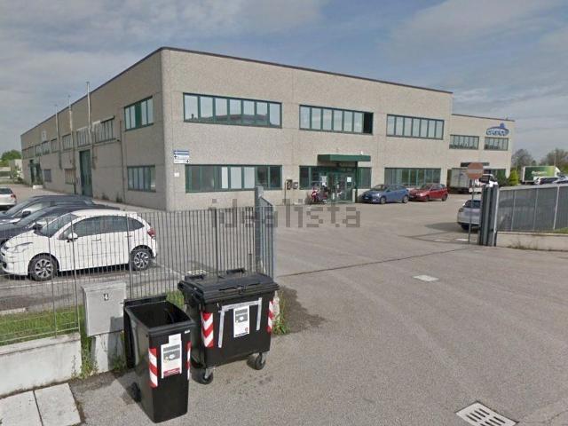 Capannone in affitto di 1250 m²