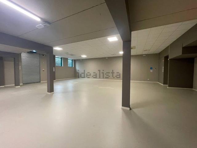 Capannone in affitto di 1250 m² in Strada Senza Nome