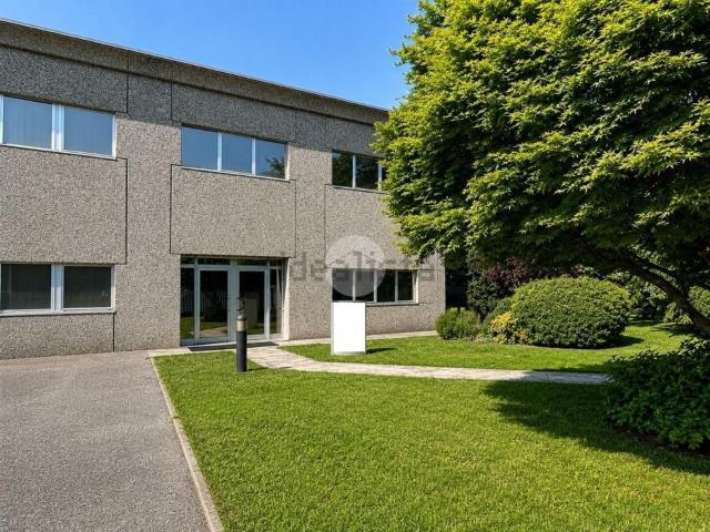 Capannone in affitto di 1250 m² in Via Boschetti, 76