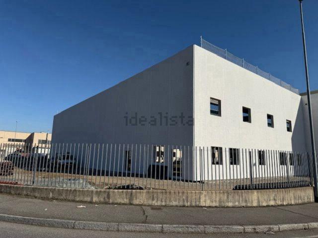 Capannone in affitto di 1250 m² in Viale Lega Lombarda, 14