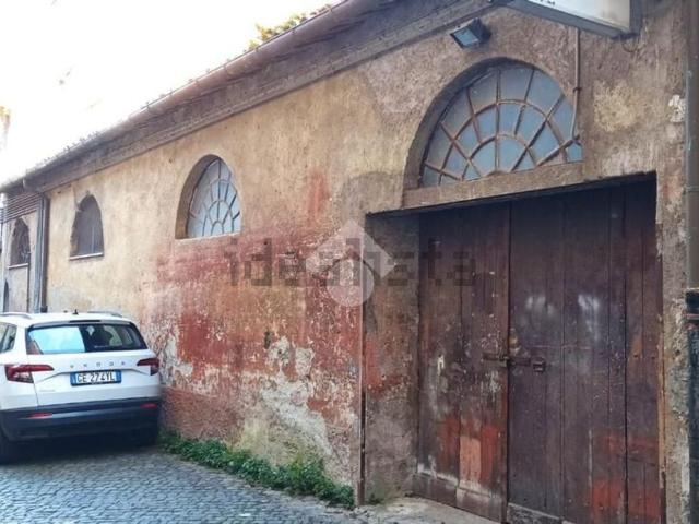 Capannone in affitto di 125 m² in Via Giuseppe Garibaldi, 100