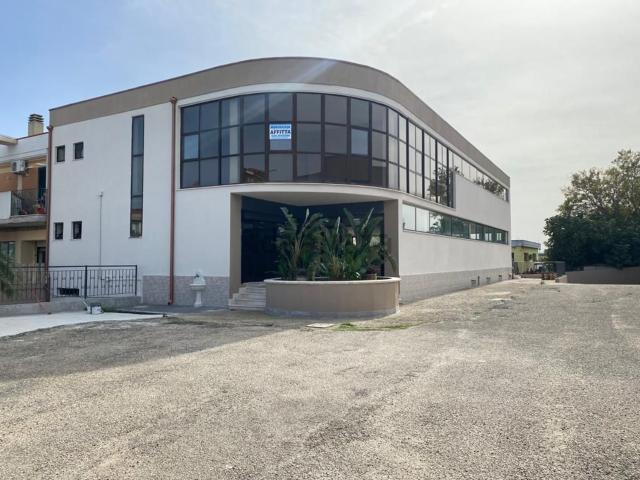 Capannone in affitto di 1260 m² in Via Arti e Mestieri