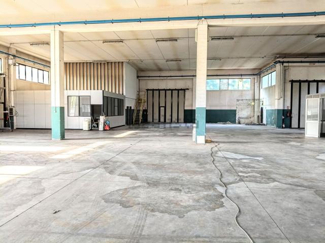 Capannone in affitto di 1260 m² in Via dell&apos Artigianato