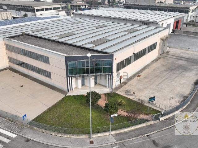 Capannone in affitto di 1300 m² in Via Roma