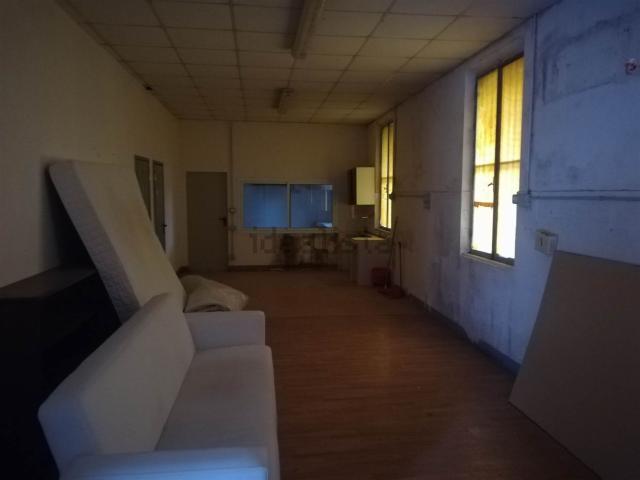 Capannone in affitto di 130 m²