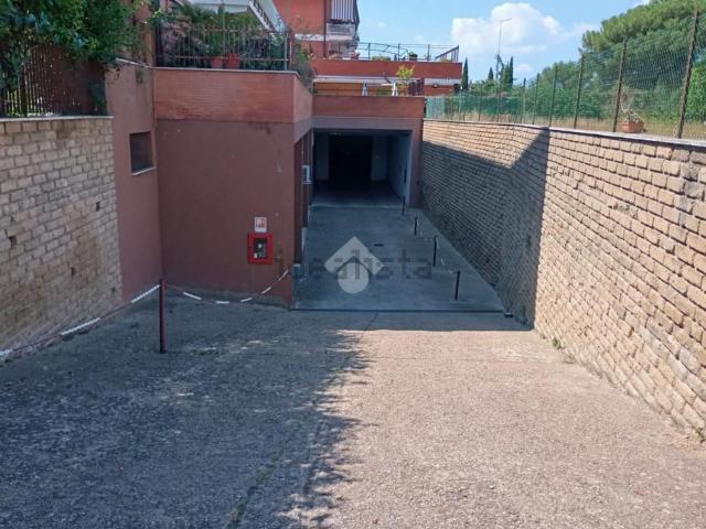 Capannone in affitto di 130 m² in Via Amantea, 83