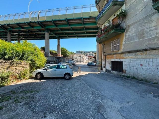 Capannone in affitto di 130 m² in Via Francesco Fiorentino, 183