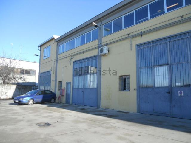 Capannone in affitto di 130 m² in Via Sesia, 6