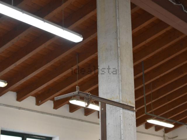 Capannone in affitto di 131 m² in Via San Fidenzio, 20