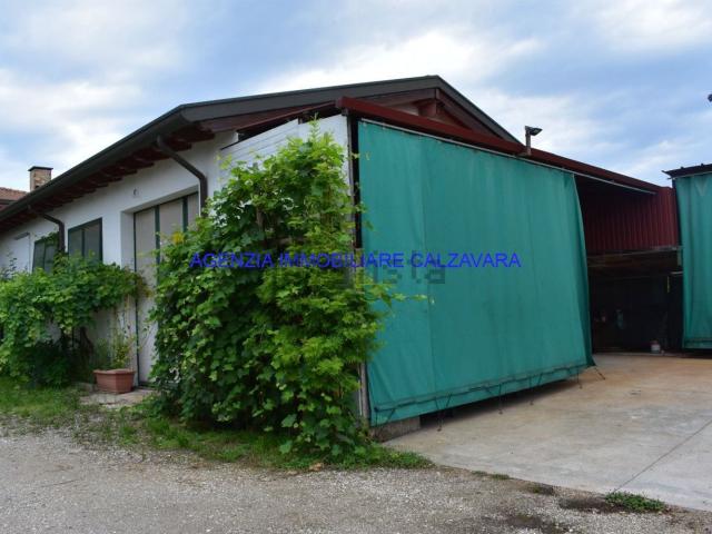 Capannone in affitto di 131 m² in Via San Fidenzio, 20