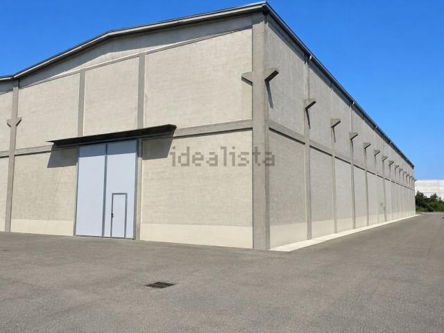 Capannone in affitto di 1350 m² in Via Emilia Pavese