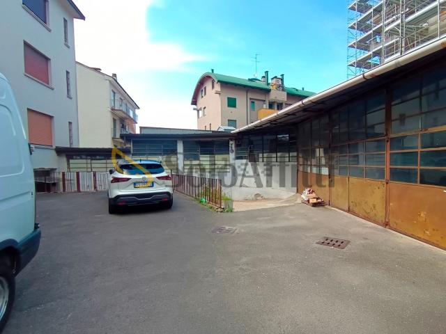 Capannone in affitto di 135 m² in Via Giovanni Boccaccio, 137