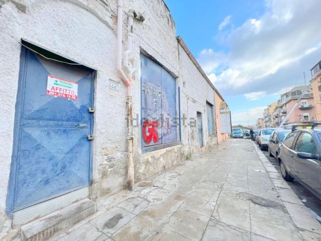 Capannone in affitto di 135 m² in Via Nicoló Spedalieri, 46
