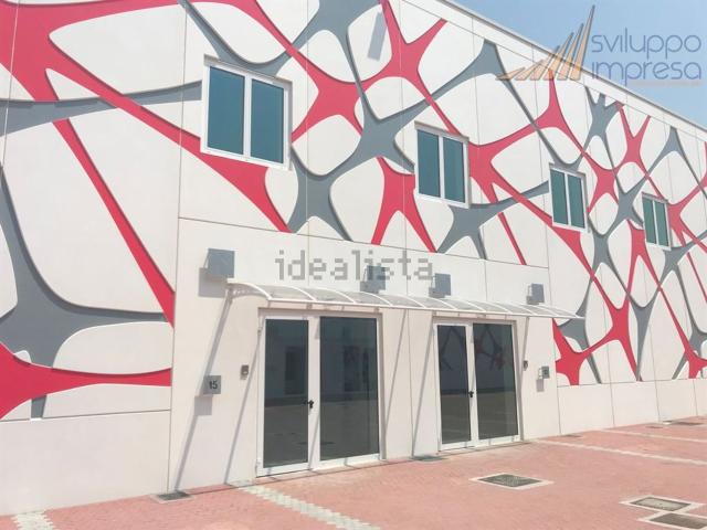 Capannone in affitto di 138 m² in Via Italia, 175