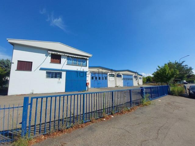 Capannone in affitto di 1400 m²