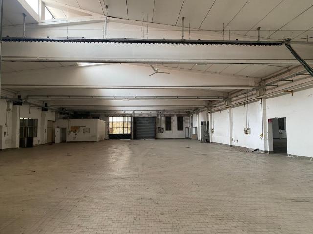 Capannone in affitto di 1400 m²