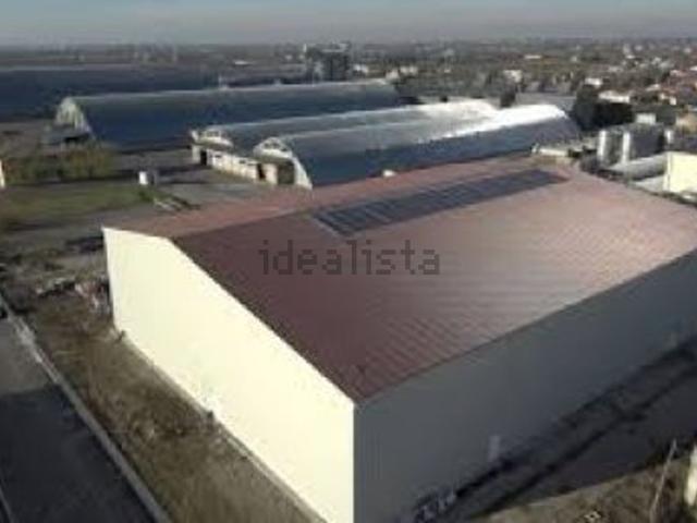 Capannone in affitto di 1400 m² in Viale Fratelli Cervi, 104