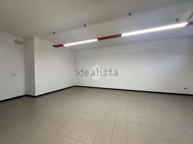 Capannone in affitto di 140 m² in Via I. Nievo, 32