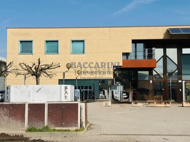 Capannone in affitto di 140 m² in Via Marcello Malpighi, 4