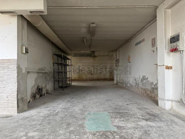 Capannone in affitto di 141 m² in Via Cremona