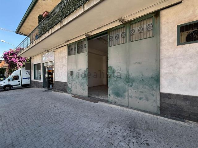 Capannone in affitto di 141 m² in Via Nocilla, 101