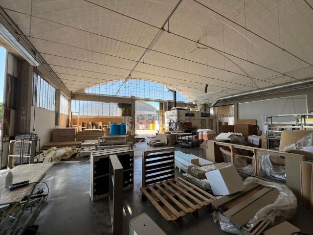 Capannone in affitto di 1430 m² in Via Pantanelli