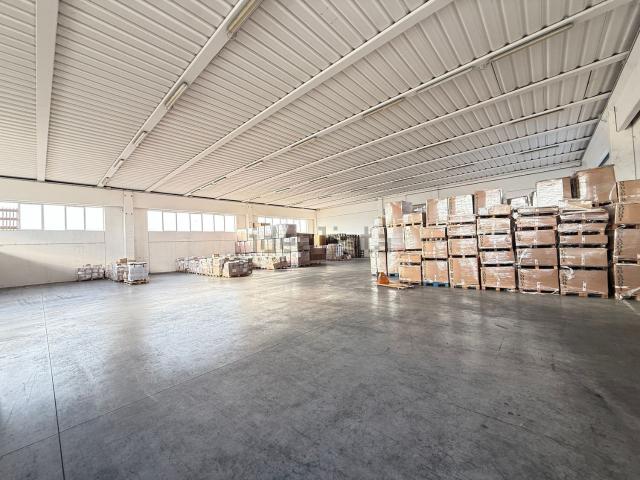 Capannone in affitto di 1450 m² in Piazza Roma, 5
