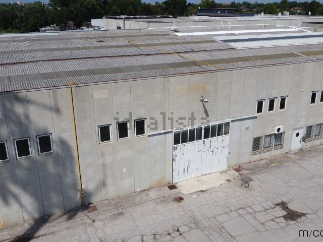 Capannone in affitto di 1450 m² in Via nuova di corva