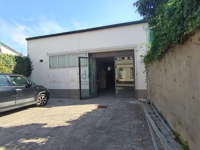 Capannone in affitto di 148 m² in Via Passamonti, 89