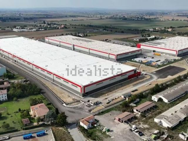 Capannone in affitto di 15000 m² in Strada Vicinale Gerola